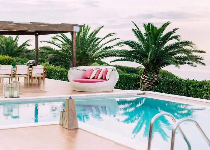 Comfortable And Chic Garden With A Well Maintained Garden Vilă *