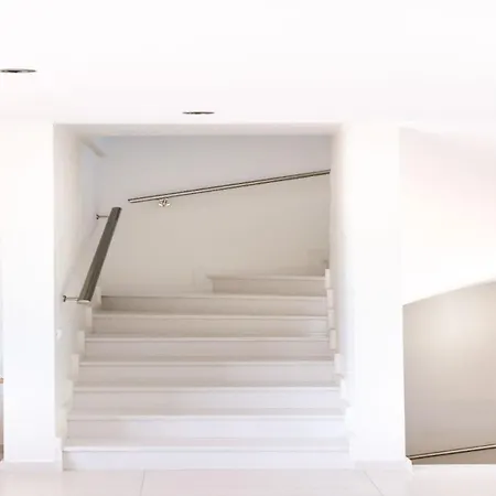 Comfortable And Chic Garden With A Well Maintained Garden Вилла *